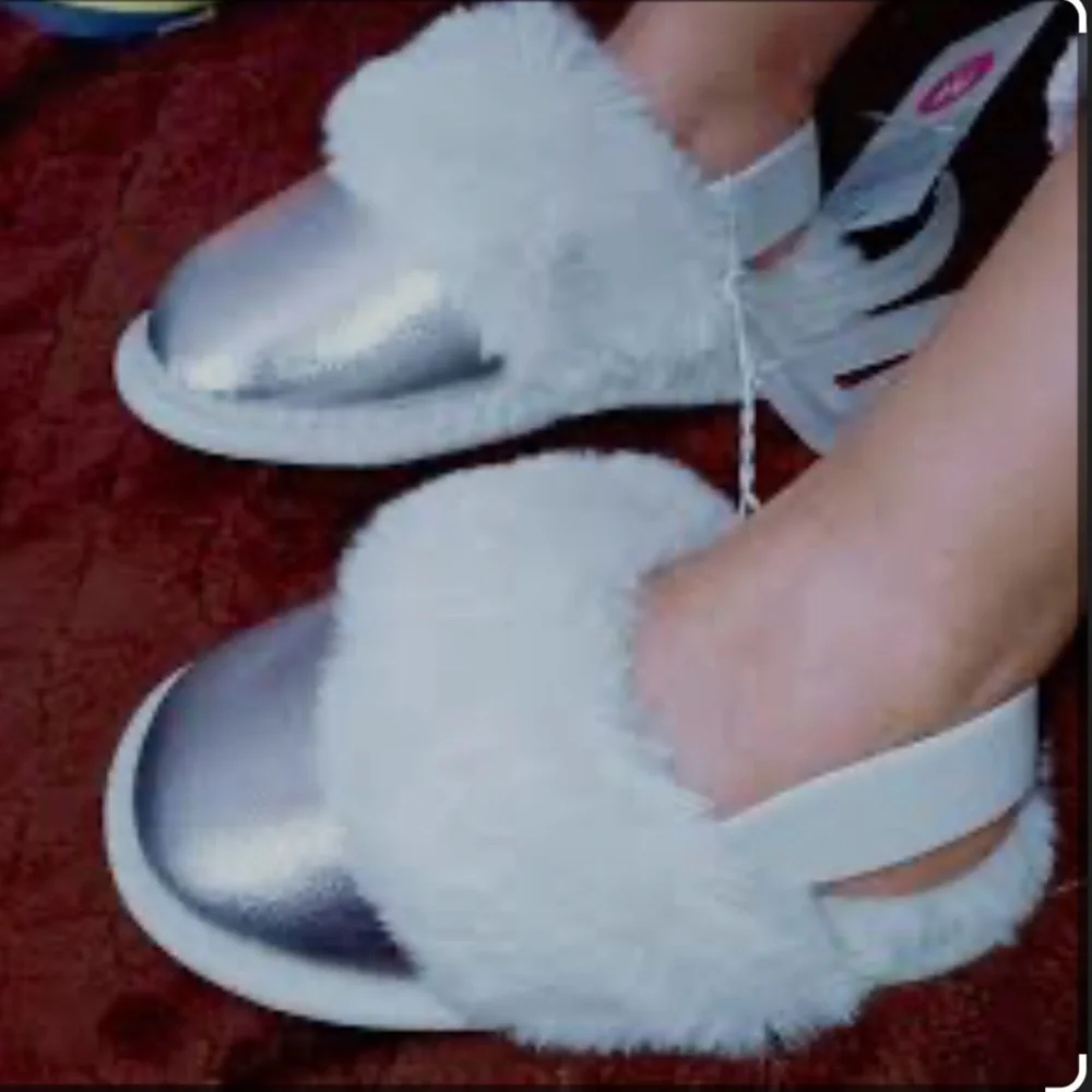 Cat & Jack Silver and White Kids Slippers